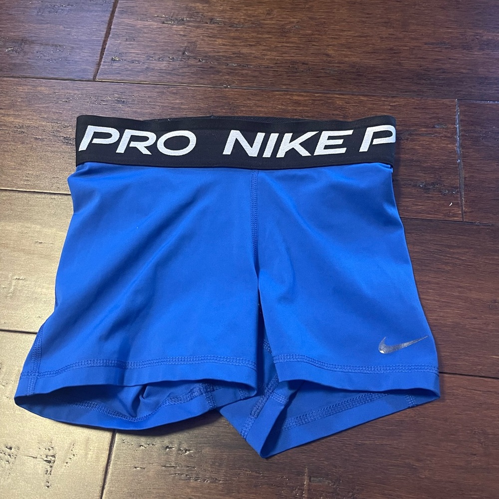 WOMEN NIKE PROS
SIZE- WOMEN XS